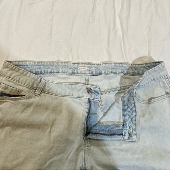 Old Navy Boyfriend Fit Cuffed Light Wash Denim Short size 16W - Picture 4 of 12